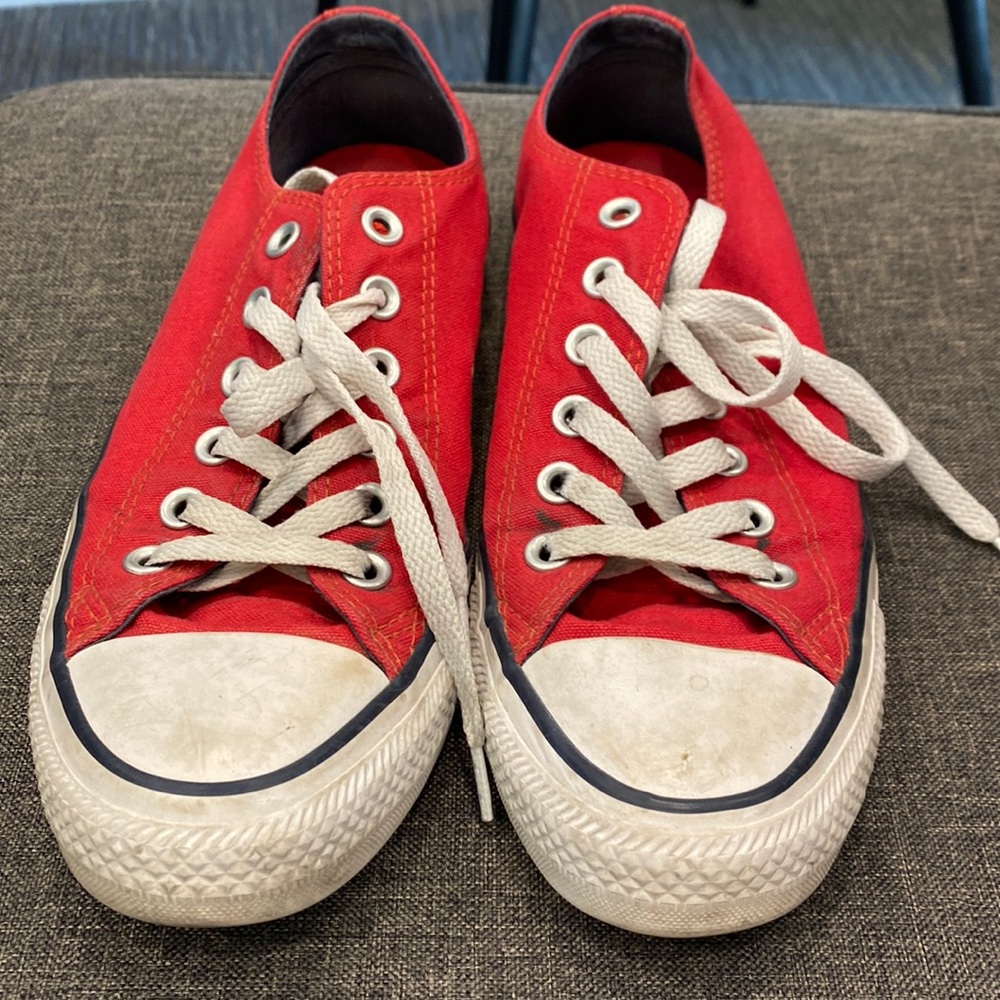 Red converse. Mens size 6 and woman’s size 8.